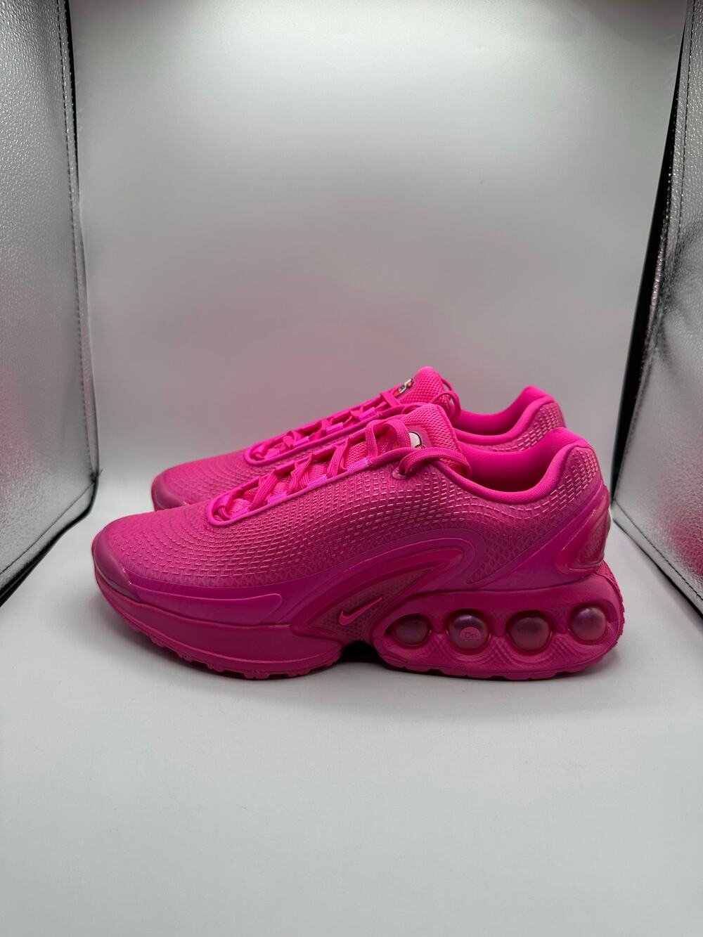 Nike Air Max DN Wmns “Laser Fuchsia” size 7.5w